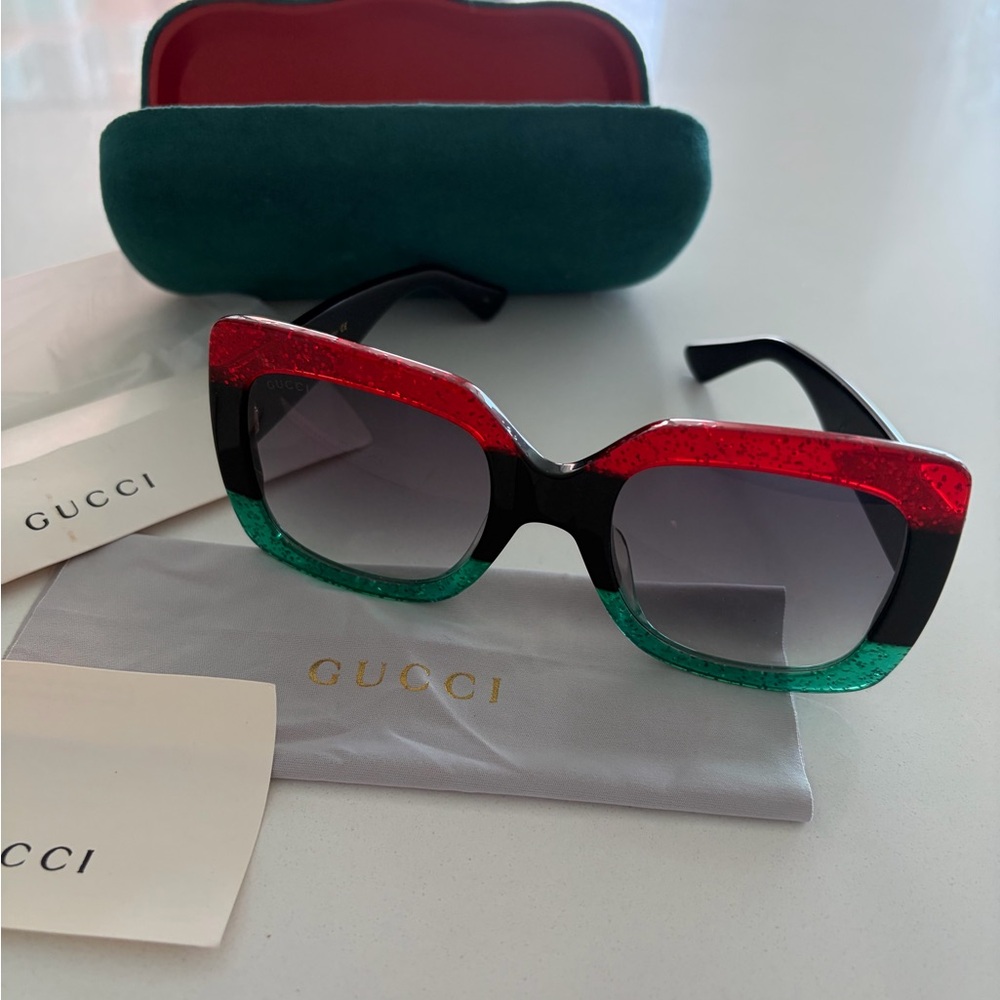 GUCCI NWT  Authentic Sunglasses women’s